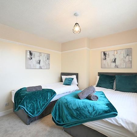Sleek And Stylish 3 Bed In Bolton - Garden - Parking Villa Ngoại thất bức ảnh