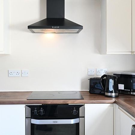 Sleek And Stylish 3 Bed In Bolton - Garden - Parking Villa Ngoại thất bức ảnh