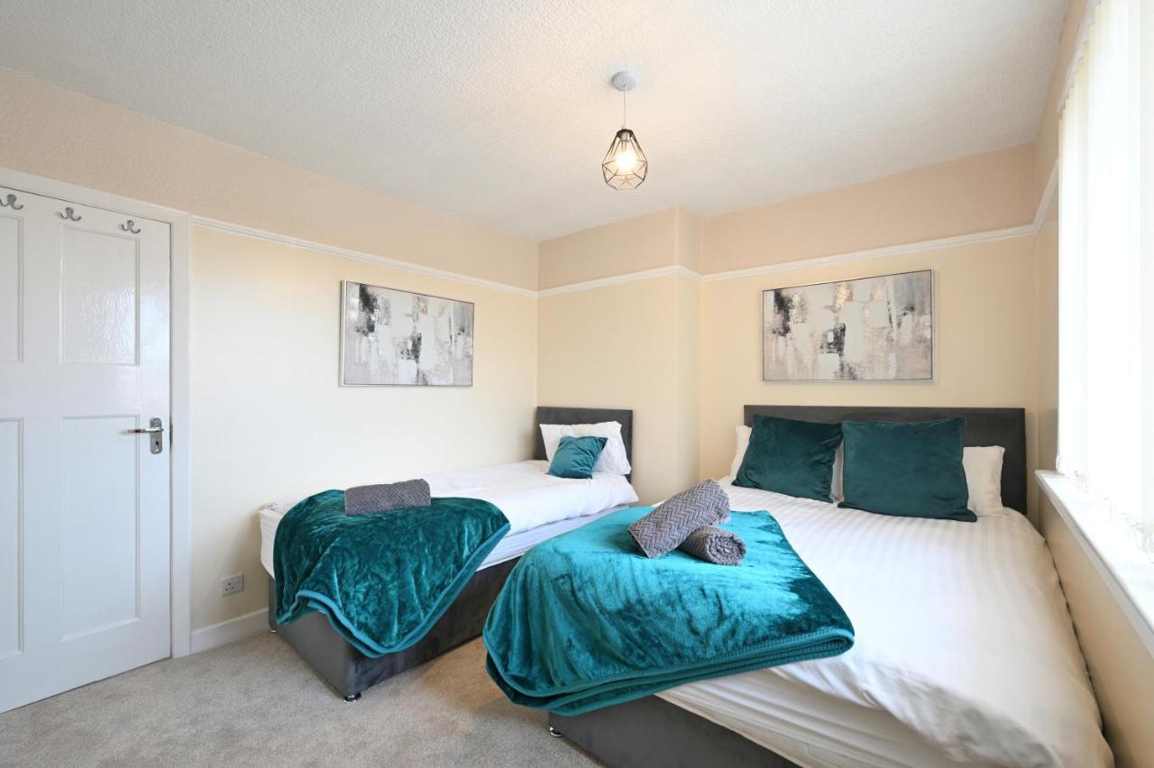 Sleek And Stylish 3 Bed In Bolton - Garden - Parking Villa Ngoại thất bức ảnh