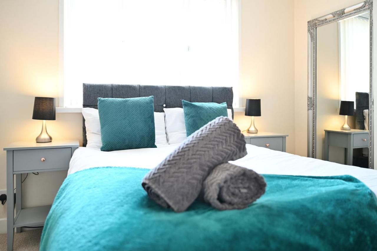 Sleek And Stylish 3 Bed In Bolton - Garden - Parking Villa Ngoại thất bức ảnh