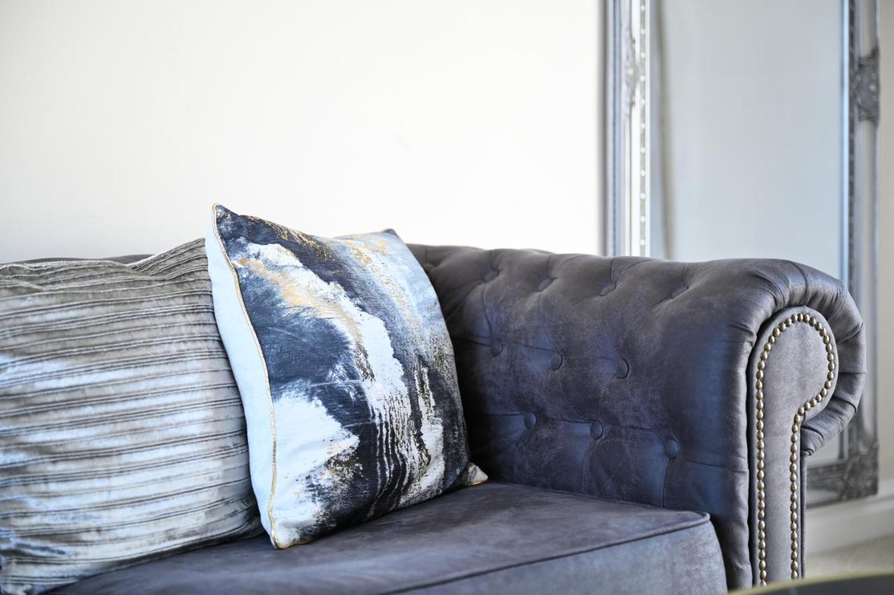 Sleek And Stylish 3 Bed In Bolton - Garden - Parking Villa Ngoại thất bức ảnh