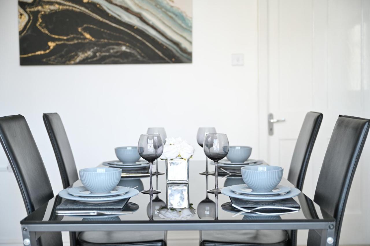 Sleek And Stylish 3 Bed In Bolton - Garden - Parking Villa Ngoại thất bức ảnh