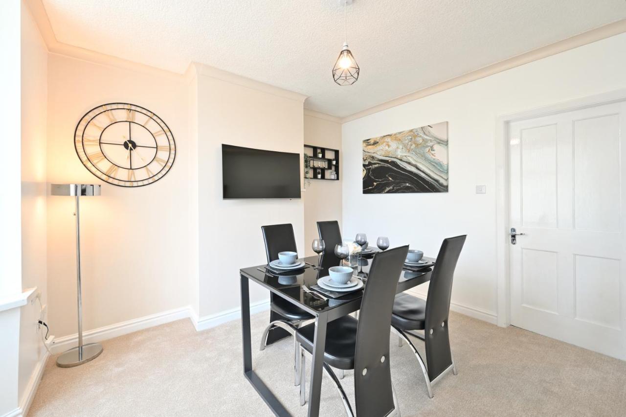 Sleek And Stylish 3 Bed In Bolton - Garden - Parking Villa Ngoại thất bức ảnh