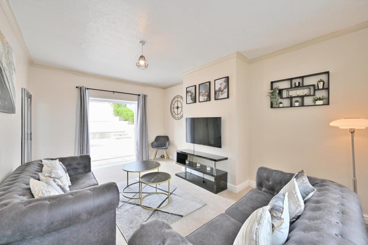 Sleek And Stylish 3 Bed In Bolton - Garden - Parking Villa Ngoại thất bức ảnh