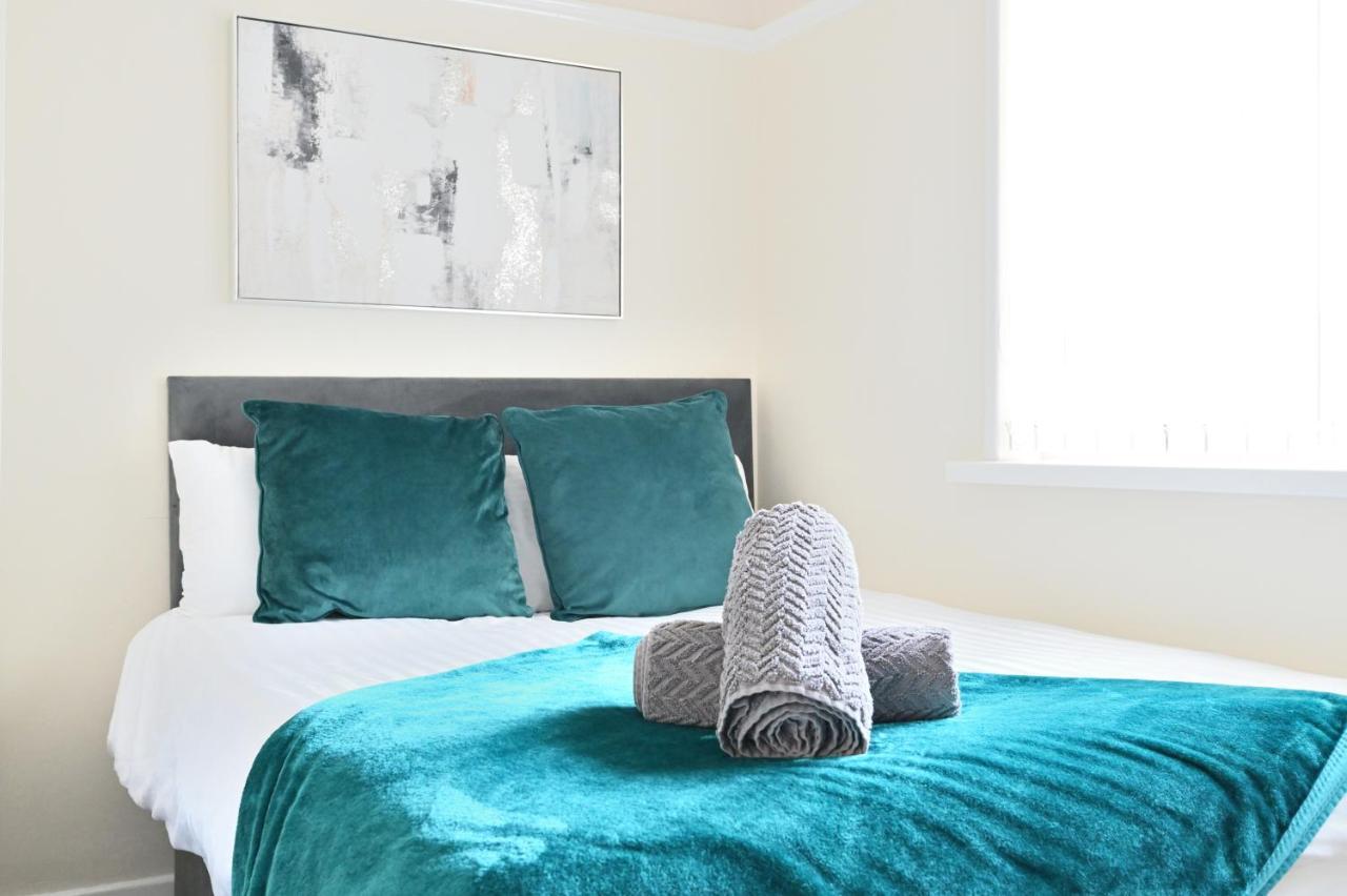 Sleek And Stylish 3 Bed In Bolton - Garden - Parking Villa Ngoại thất bức ảnh