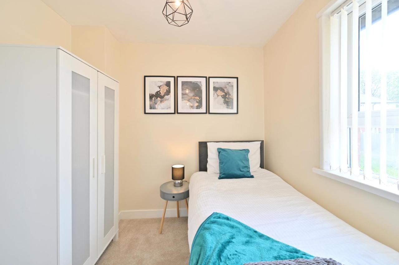 Sleek And Stylish 3 Bed In Bolton - Garden - Parking Villa Ngoại thất bức ảnh