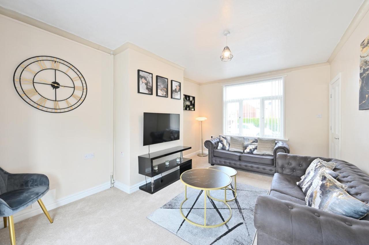 Sleek And Stylish 3 Bed In Bolton - Garden - Parking Villa Ngoại thất bức ảnh