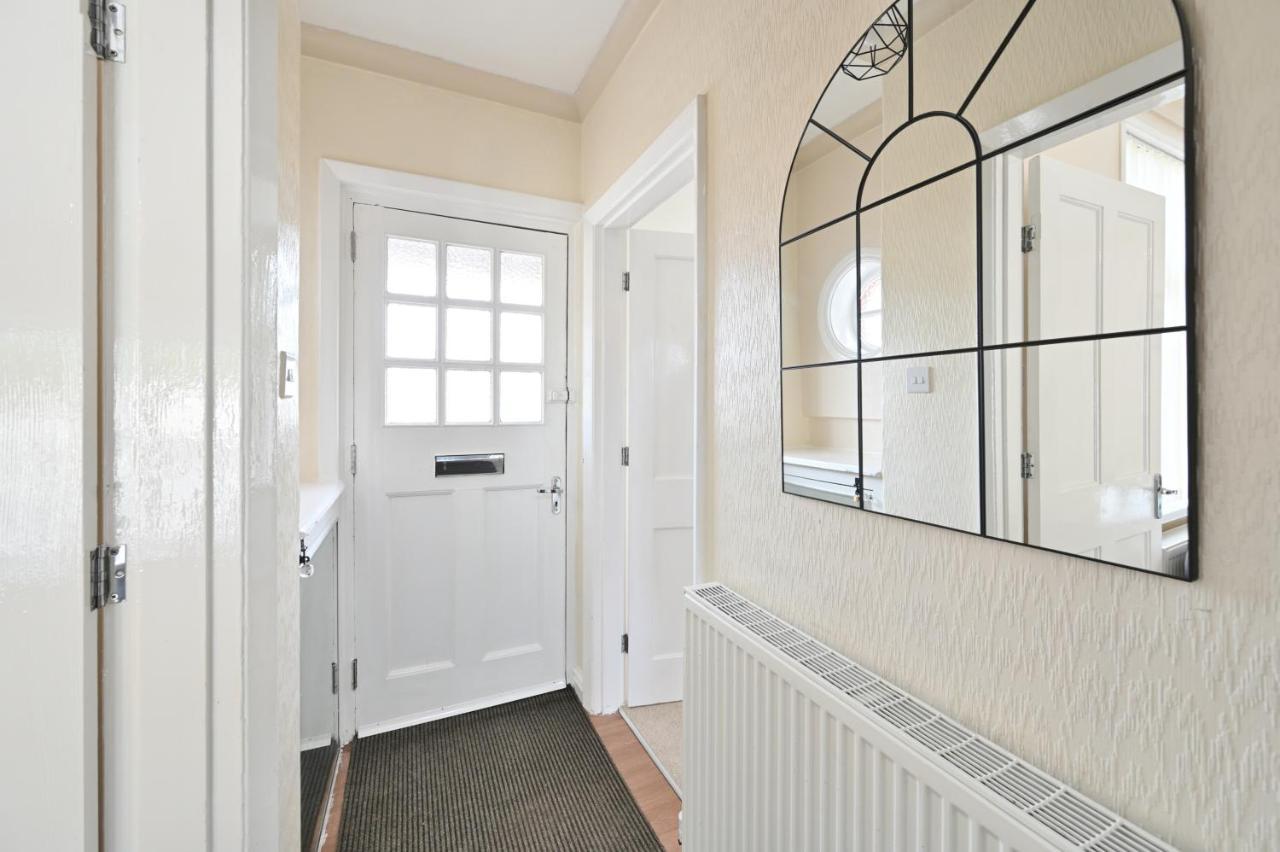 Sleek And Stylish 3 Bed In Bolton - Garden - Parking Villa Ngoại thất bức ảnh